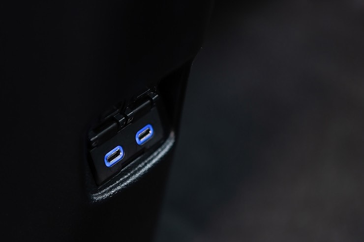 Hàng ghế sau trên Toyota Vios 2026 tích hợp thêm cổng sạc USB tiện dụng