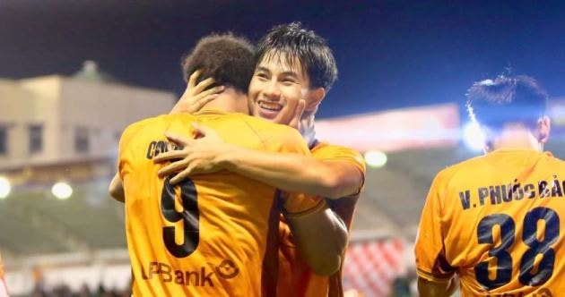 Các cầu thủ HAGL ăn mừng sau khi hoàn thành mục tiêu trụ hạng.