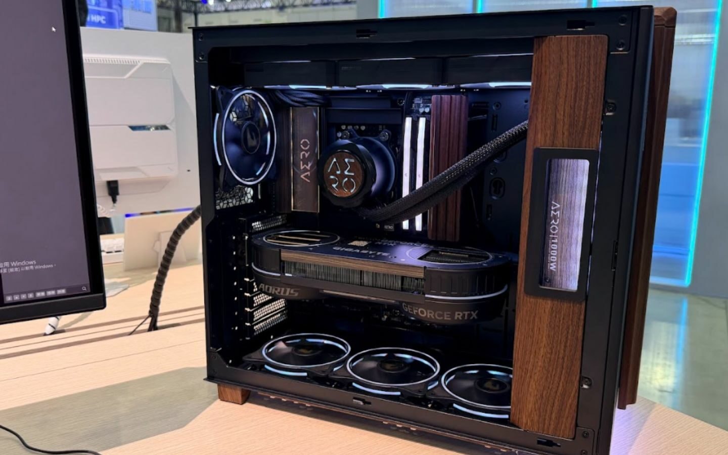 Dòng sản phẩm AERO WOOD sử dụng chất liệu gỗ tự nhiên sang trọng