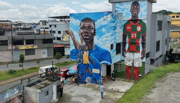 Vị thế của Caicedo tại Ecuador được thể hiện qua một bức tranh tường ở Santo Domingo.
