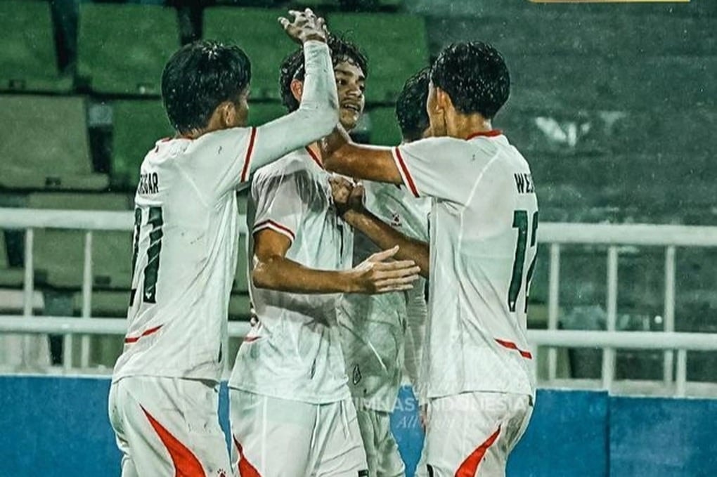 Các cầu thủ U19 Indonesia chuẩn bị cho trận đấu quan trọng với U19 Việt Nam.