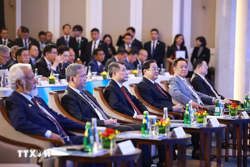 Thủ tướng Lê Minh Hưng cùng Thủ tướng Lào Sonexay Siphandone, Thủ tướng Campuchia Hun Manet, Thủ tướng Thái Lan Anutin Charnvirakul và Thủ tướng Timor-Leste Kay Rala Xanana Gusmão tham dự Phiên khai mạc Diễn đàn Tương lai ASEAN lần thứ ba. (Ảnh: Dương Giang/TTXVN) ttxvn-0906-dien-dan-tuong-lai-asean-7.jpg