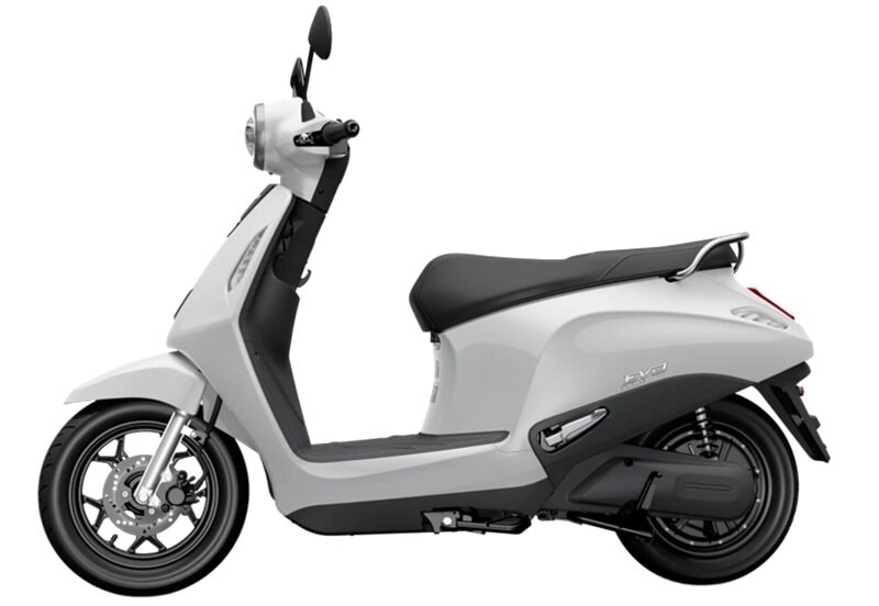 Chi tiết cụm đồng hồ và tay lái của xe điện VinFast Evo Lite