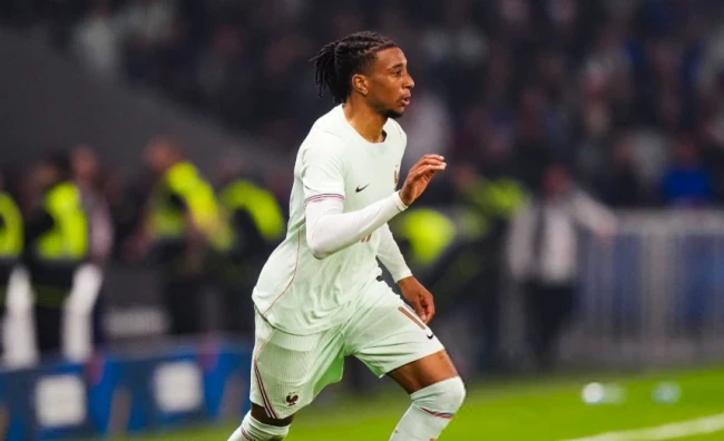 Michael Olise rực sáng với cú hat-trick đẳng cấp.