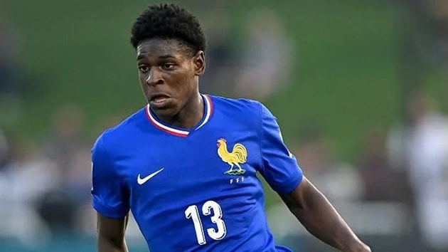 William Saliba và Emmanuel Mbemba