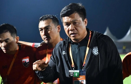 HLV U19 Thái Lan Chakraphan Panpi đầy tự tin trước vòng bán kết giải Đông Nam Á.