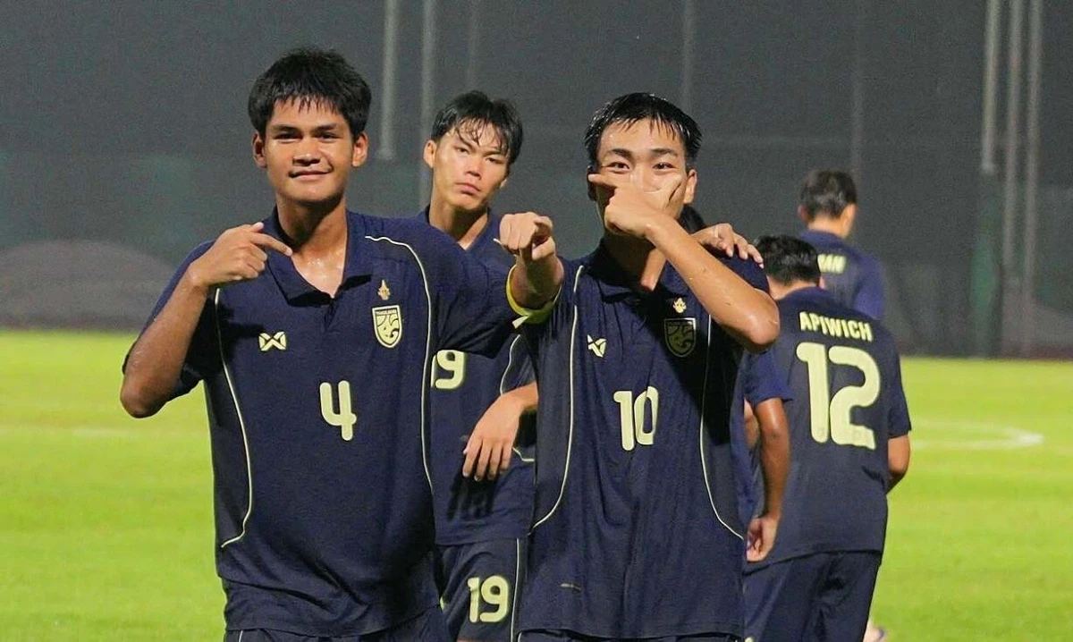 U19 Thái Lan ăn mừng chiến thắng trước Malaysia Chiến thắng của U19 Thái Lan mang ý nghĩa quan trọng đối với U19 Việt Nam.