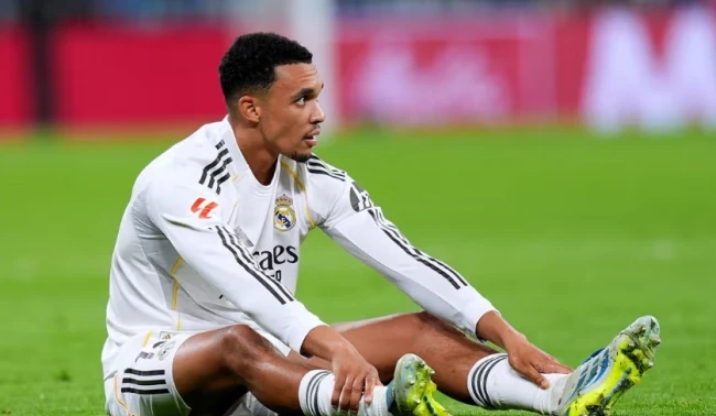 Trent Alexander-Arnold trong màu áo Real Madrid với phong độ không ổn định.