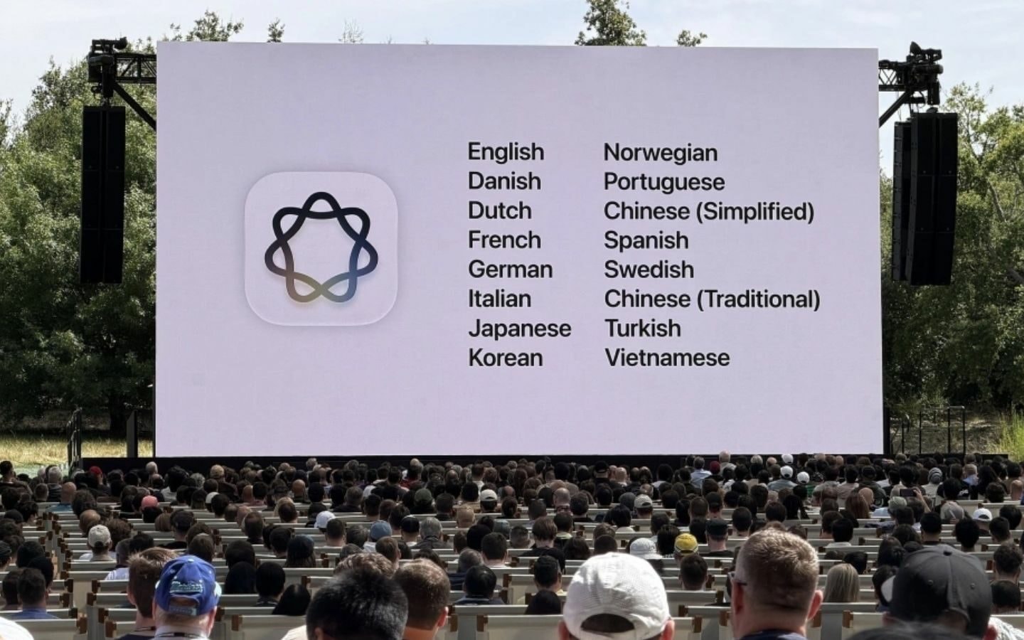Tiếng Việt nằm trong nhóm 16 ngôn ngữ đầu tiên hỗ trợ Apple Intelligence