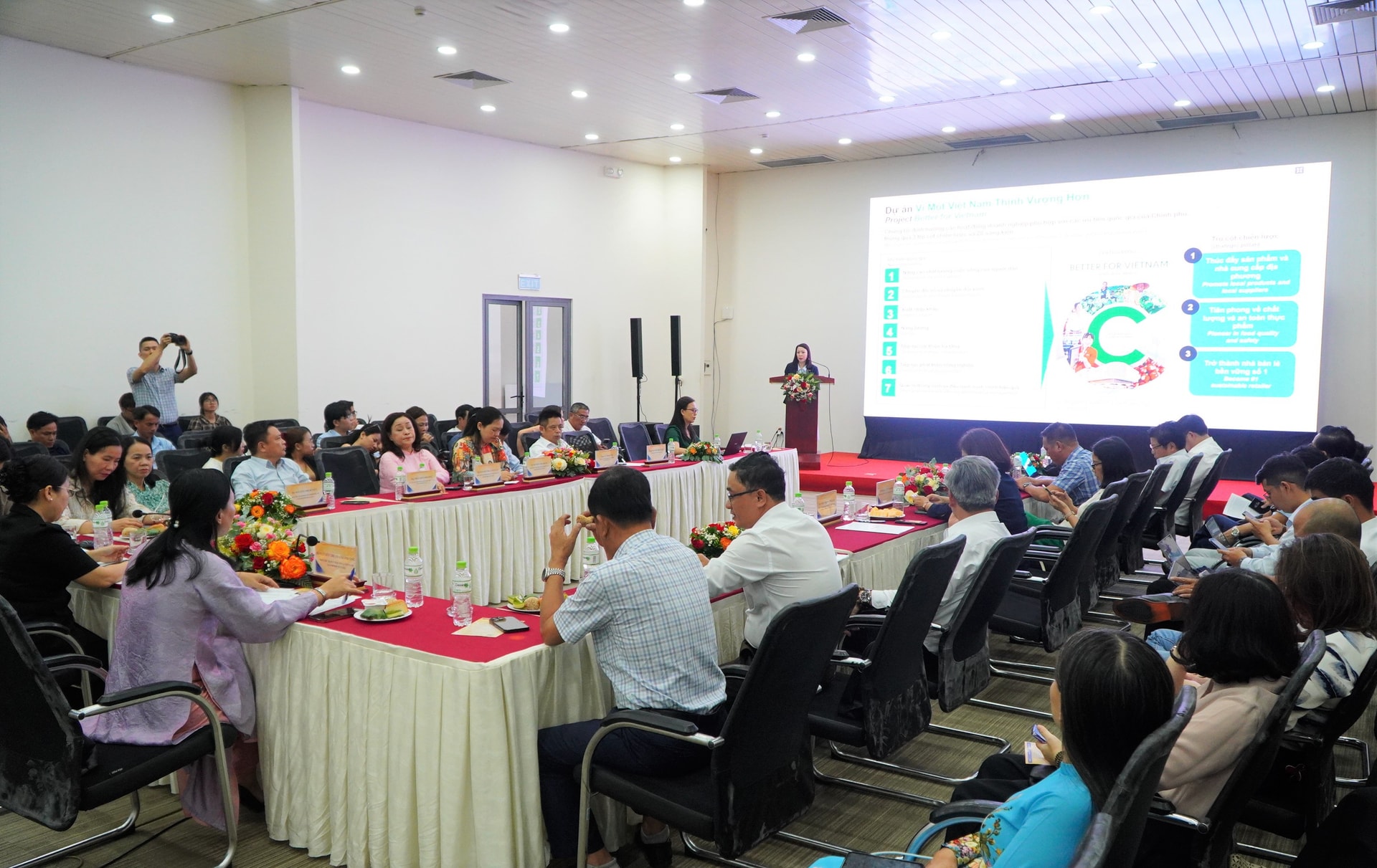 Quang cảnh hội nghị. Ảnh: TÂM ĐAN