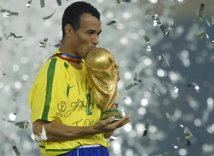 Cafu cùng tuyển Brazil vô địch World Cup 2002