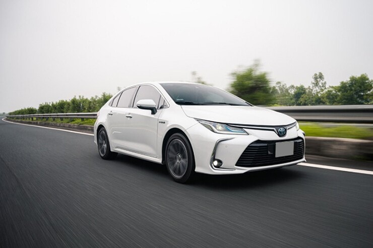 Đuôi xe Toyota Corolla Altis với cụm đèn LED