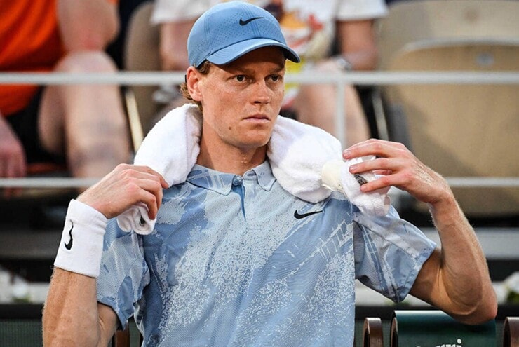Jannik Sinner đối mặt với các vấn đề thể lực và tâm lý trước thềm Wimbledon 2026