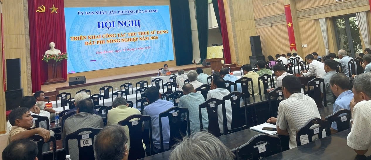 Người dân phường Hòa Khánh tham dự hội nghị phổ biến, hướng dẫn thực hiện nghĩa vụ thuế sử dụng đất phi nông nghiệp năm 2026. Ảnh: T. D