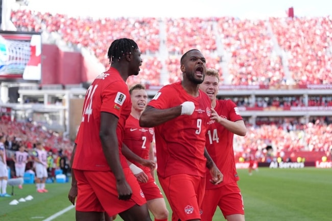 Cyle Larin - 7.2 điểm: Người hùng của Canada trận này. Vào sân từ ghế dự bị với quyết tâm cao độ, Larin chỉ mất ít phút để quân bình tỉ số bằng một cú dứt điểm quyết đoán.