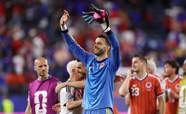 Angus Gunn có trận giữ sạch lưới trong ngày ra quân World Cup