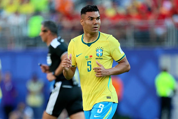Casemiro gặp khó khăn ở tuyến giữa