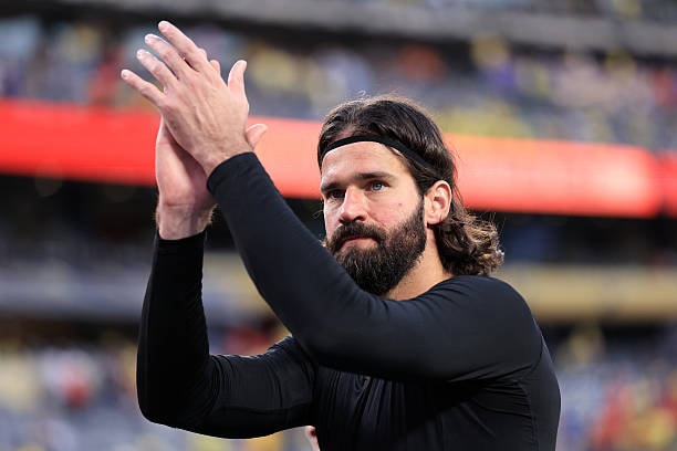 Alisson Becker trong trận đấu với Morocco