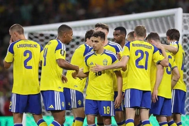 Kristoffer Bernhardsson (Tiền vệ cánh phải) – 7,5 điểm.