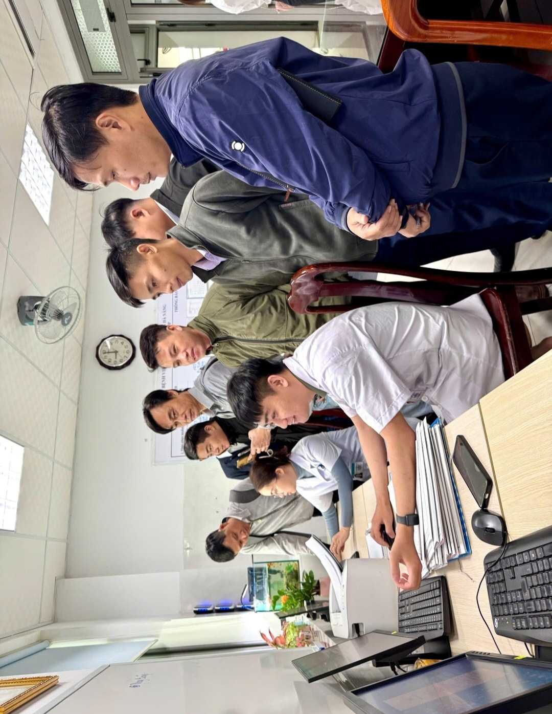 Đại diện các trung tâm y tế khu vực trao đổi kinh nghiệm về bệnh án điện tử tại Bệnh viện Y học cổ truyền Đà Nẵng.