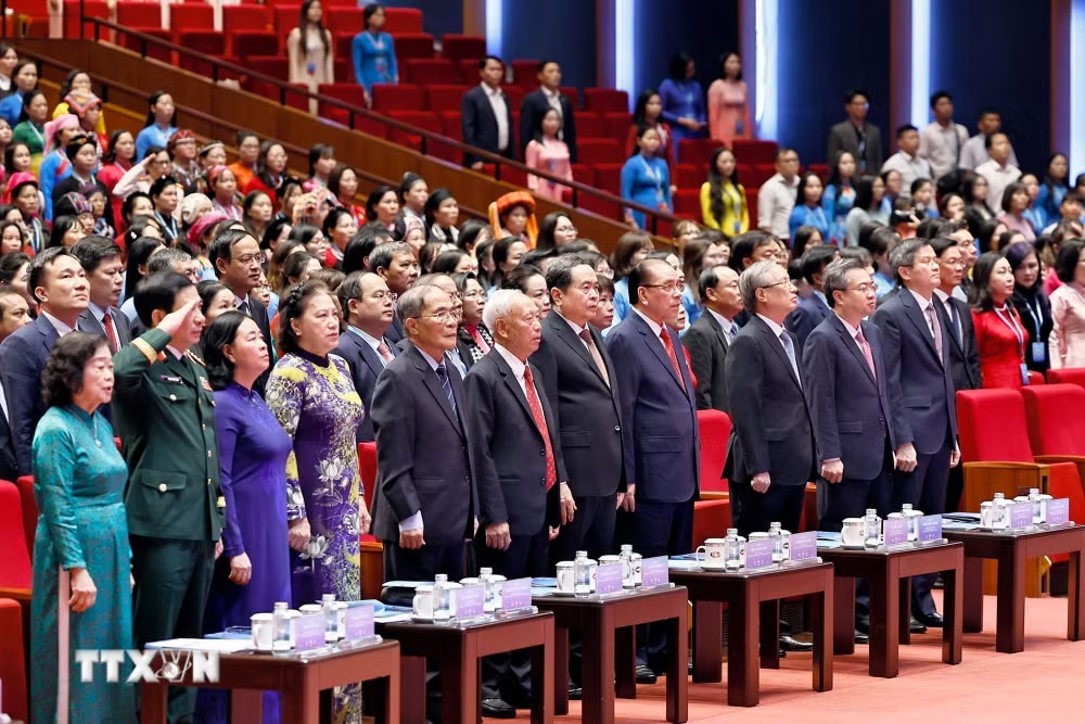 Nguyên Tổng Bí thư Nông Đức Mạnh, Chủ tịch Quốc hội Trần Thanh Mẫn, các đồng chí lãnh đạo, nguyên lãnh đạo Đảng, Nhà nước và đại biểu dự khai mạc đại hội. (Ảnh: Doãn Tấn/TTXVN) ttxvn-1806-dai-hoi-phu-nu-toan-quoc-38.jpg