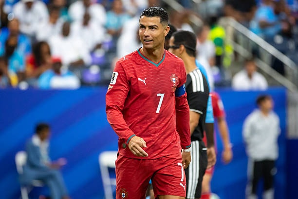 Cristiano Ronaldo hứng chịu nhiều chỉ trích sau trận hòa Congo DR.