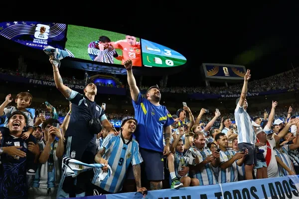 Lionel Messi tận hưởng sự tự do chiến thuật trong hệ thống của Albiceleste.