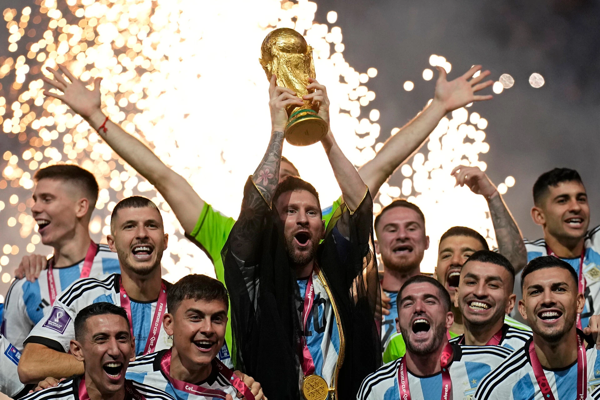 Chức vô địch World Cup 2022 giúp Messi khép lại mọi tranh luận về sự vĩ đại.