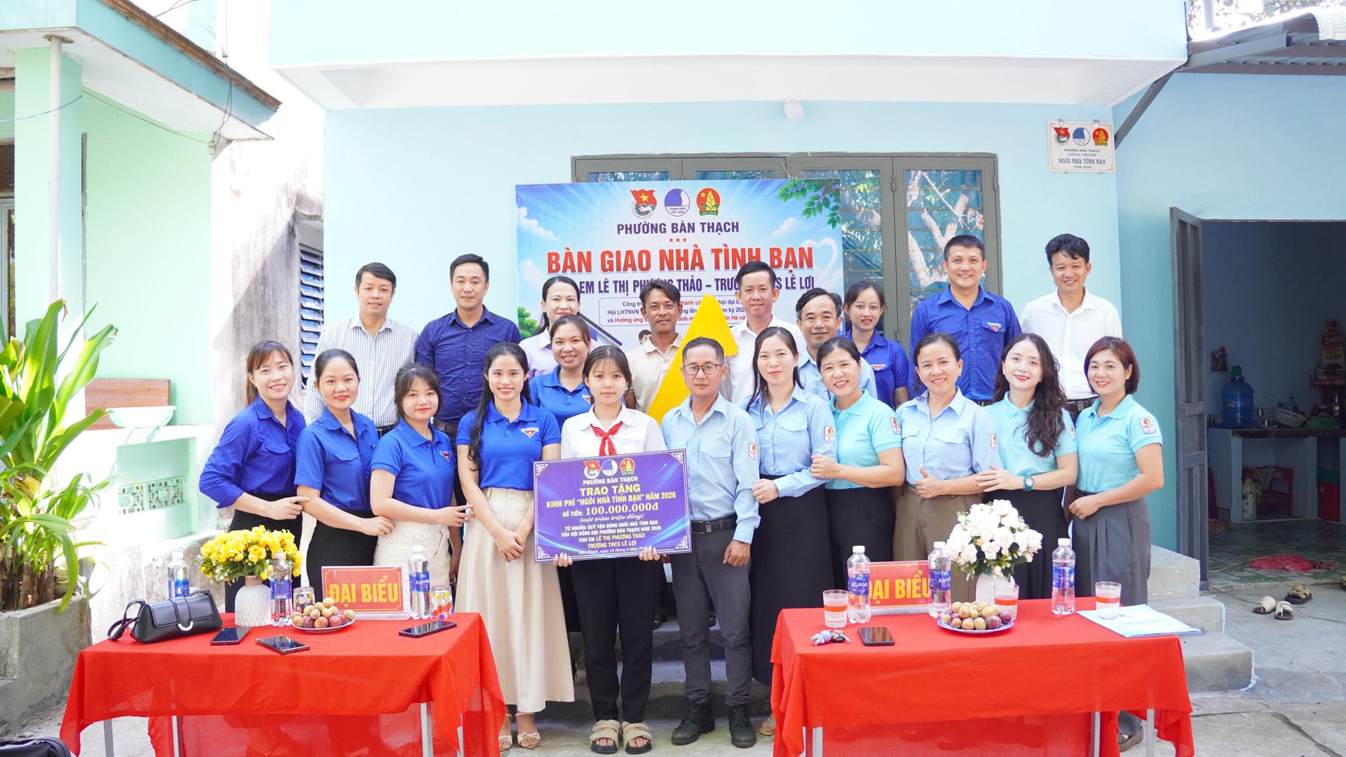Trao nhà tình bạn cho em Lê Thị Phương Thảo