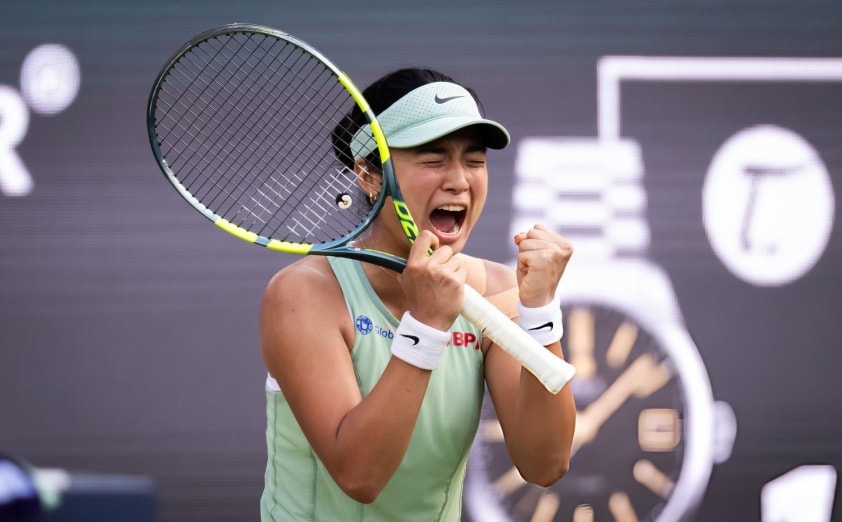 Alex Eala ăn mừng chiến thắng trước Elena Rybakina tại Berlin Open 2026