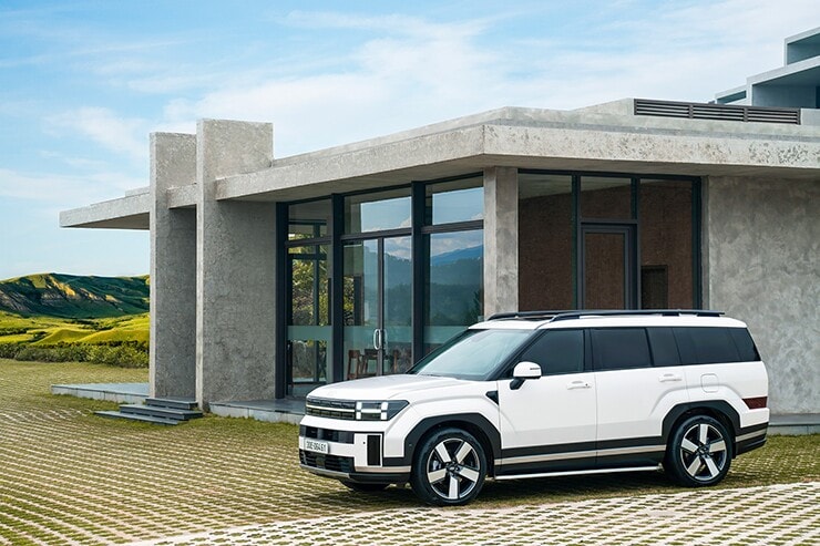 Hyundai Santa Fe 2026 sở hữu ngoại hình khối hộp bề thế và hiện đại