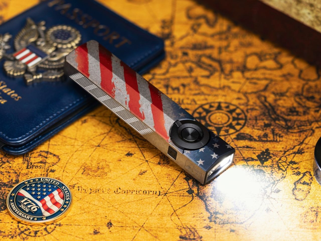 Đèn pin Olight ArkPro Stars & Stripes Edition với độ sáng floodlight 1.500 lumen.