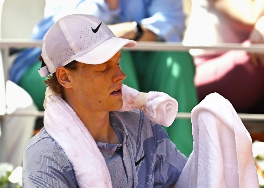 Jannik Sinner tập luyện hồi phục sau Roland Garros