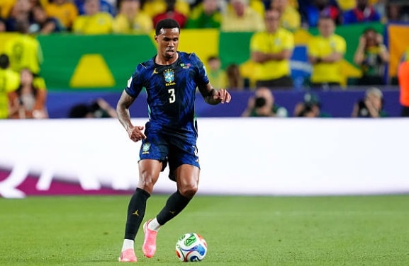 Hàng thủ Brazil thi đấu tập trung trước Haiti