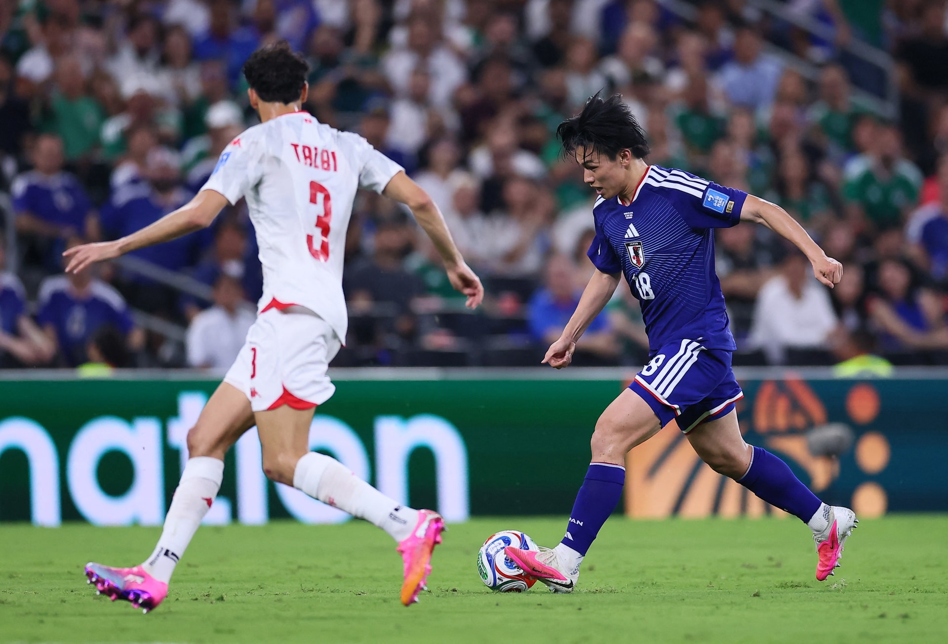 Ayase Ueda dứt điểm ghi bàn nâng tỷ số lên 2-0 cho Nhật Bản