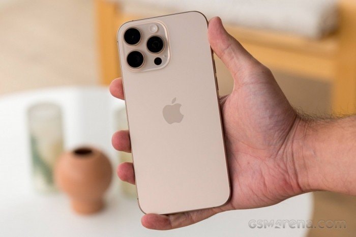 Màn hình Super Retina XDR OLED 6,9 inch trên iPhone 16 Pro Max cho khả năng hiển thị sắc nét