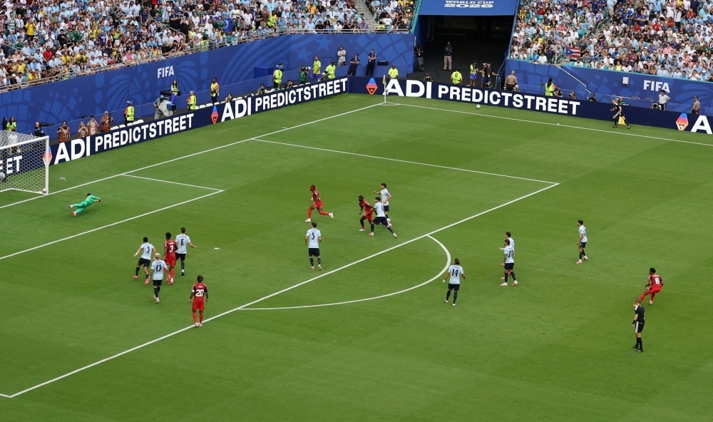 Kevin Pina ghi bàn từ cú sút phạt thần sầu vào lưới Uruguay tại World Cup 2026