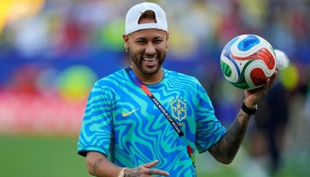 Neymar tập luyện trở lại cùng đội tuyển Brazil