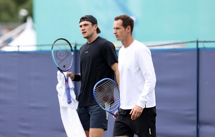Andy Murray hỗ trợ Jack Draper trong quá trình huấn luyện