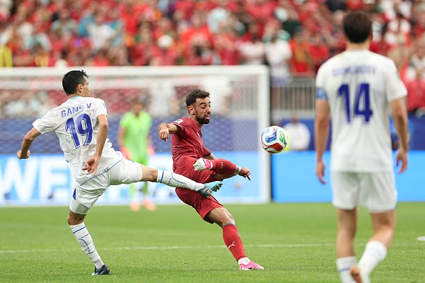 Bruno Fernandes đóng góp quan trọng vào lối chơi của Bồ Đào Nha.