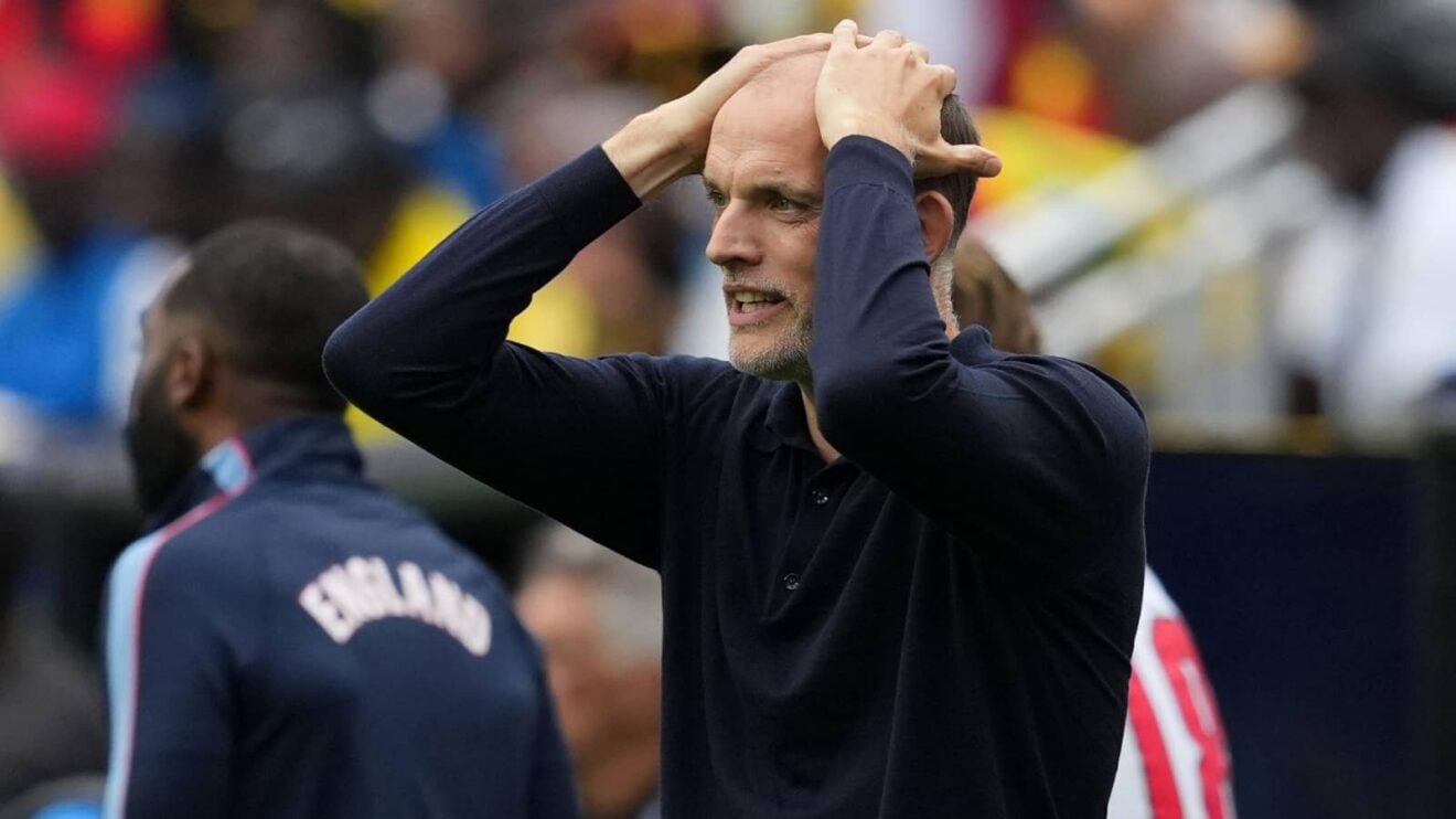 Huấn luyện viên Thomas Tuchel biểu lộ sự bất lực bên đường biên trong trận hòa Ghana.