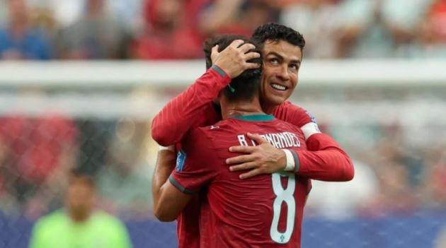 Sự kết hợp giữa Bruno Fernandes và Ronaldo mang lại hiệu quả tối đa cho hàng công Bồ Đào Nha.