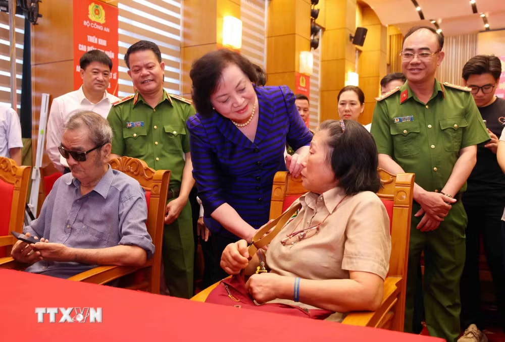 ttxvn-bo-cong-an-phat-dong-trien-khai-thang-cao-diem-thu-nhan-mau-sinh-pham-adn-than-nhan-liet-si-chua-xac-dinh-thong-tin-3.jpg