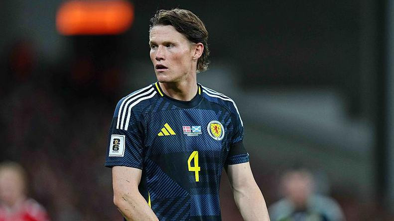 Scott McTominay nỗ lực nhưng không thể giúp Scotland tạo nên bất ngờ.