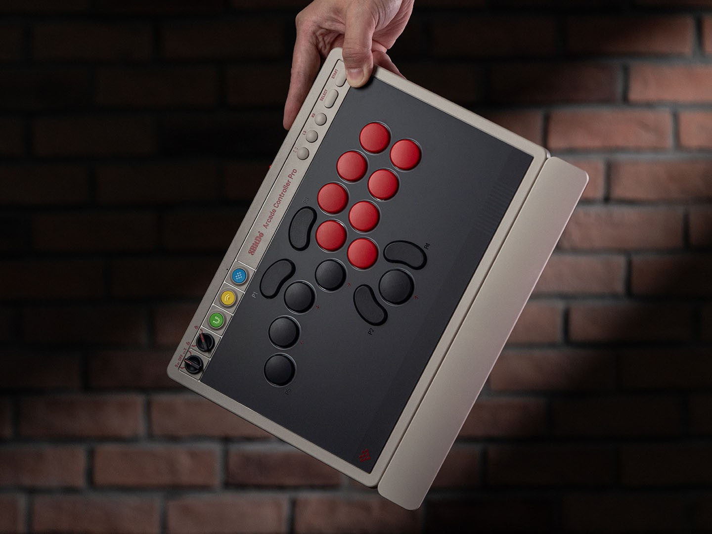 Tay cầm 8BitDo Arcade Controller Pro có đệm cổ tay nam châm.