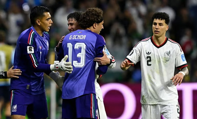 Guillermo Ochoa vào sân thay thế Raul Rangel để ra sân tại World Cup 2026 ở tuổi 40.