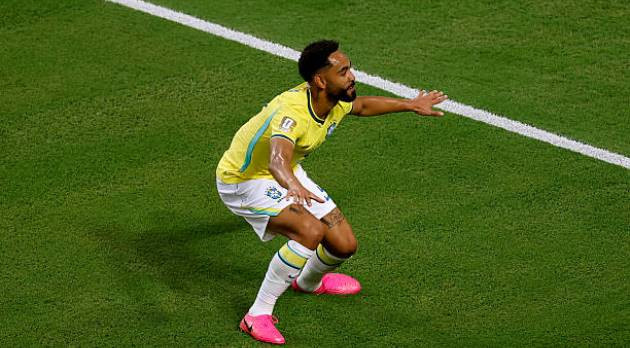 Matheus Cunha ăn mừng bàn thắng nâng tỷ số lên 3-0 cho Brazil.