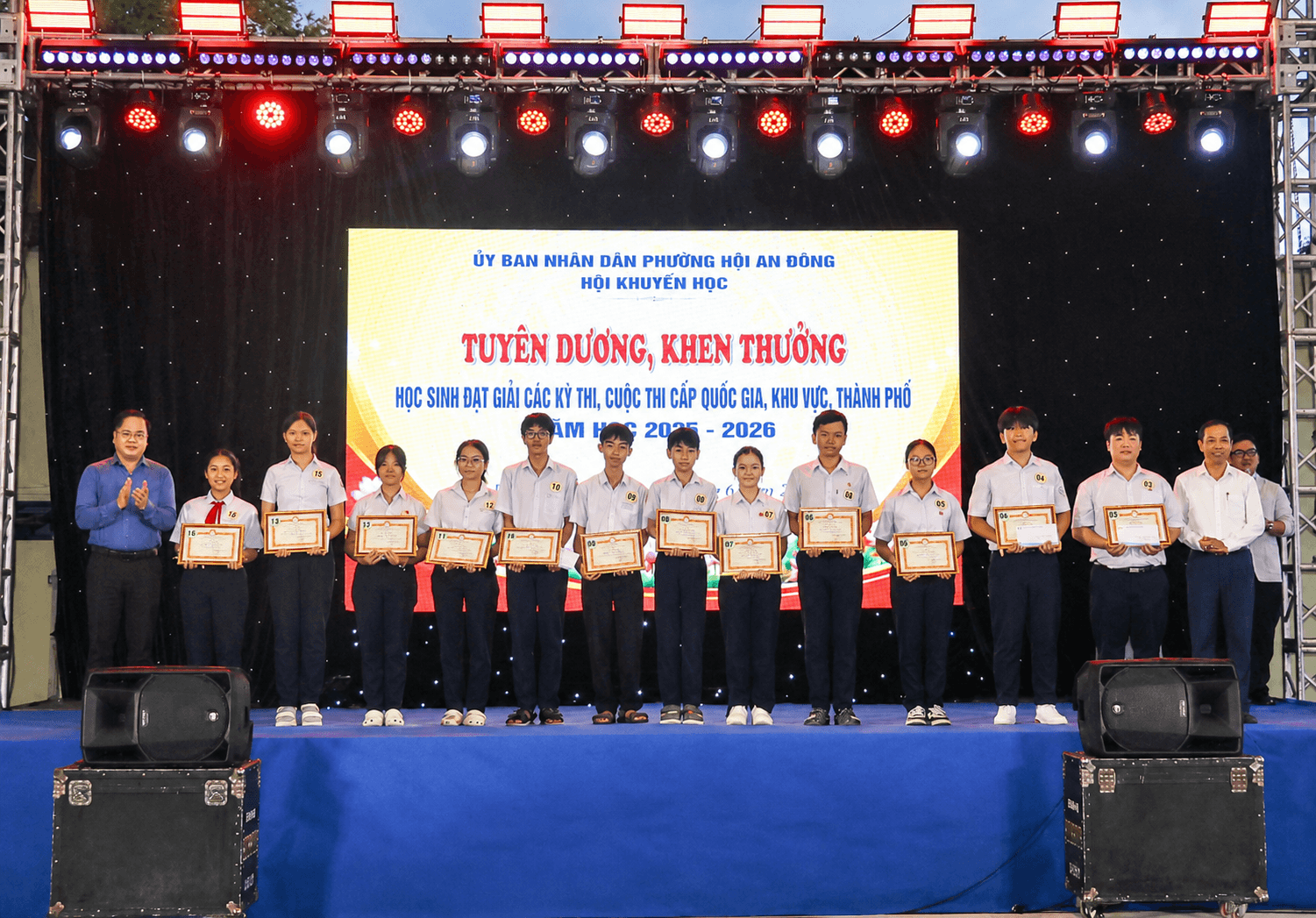 trao thưởng hội an đông