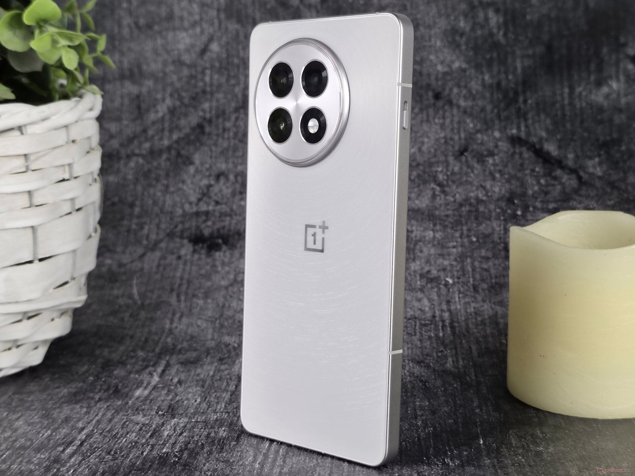 OnePlus 13R và OnePlus 12 nhận bản cập nhật hỗ trợ phát âm thanh Bluetooth kép