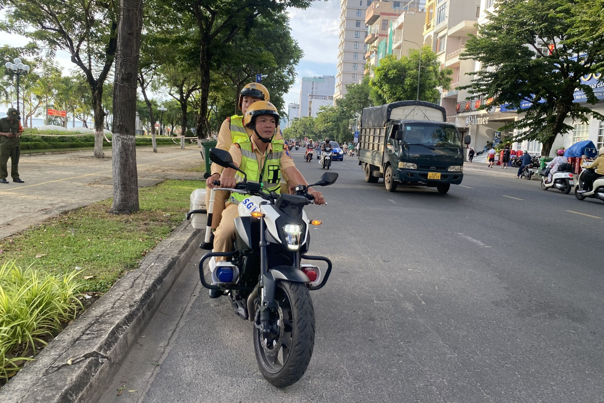 Lực lượng Cảnh sát giao thông tuần 